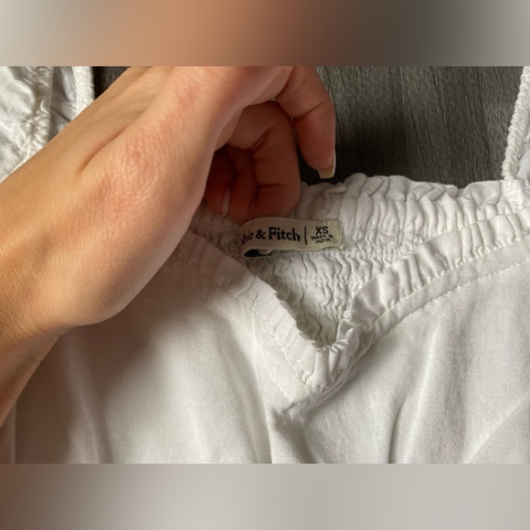 NWOT Abercrombie White Puff Sleeve Smocked Sweetheart Top - Picture 7 of 8